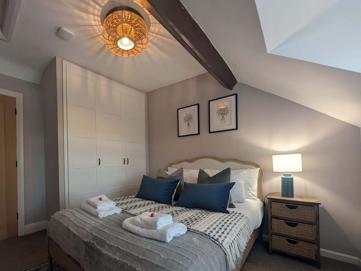 2 dormitorios, tabla de planchar con plancha, wifi y ropa de cama