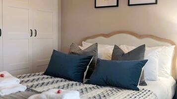 2 bedrooms, iron/ironing board, WiFi, bed sheets