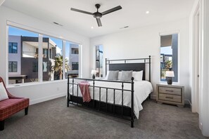 5 bedrooms, desk, iron/ironing board, travel crib - Ray of Sunshine: Desert Color Lagoon + Beaches (St George)