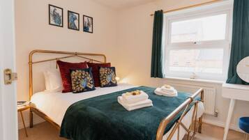 2 bedrooms, iron/ironing board, travel crib, free WiFi