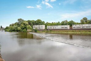 المنشأة من الخارج