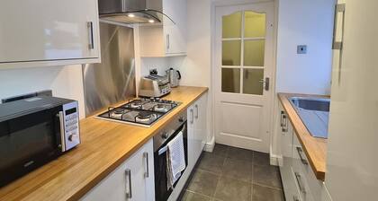 Lovely 2 bed home in Handbridge - With Parking