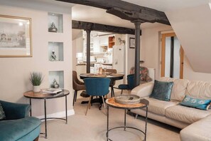 TV, fireplace - 2 Bed - City Centre on your doorstep Parking! (Cheshire West and Chester)