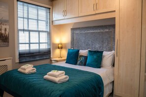 2 bedrooms, iron/ironing board, travel cot, WiFi