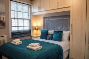 2 habitaciones, tabla de planchar con plancha, cuna de viaje y wifi 