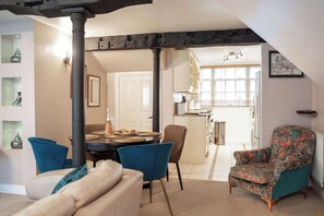 TV, fireplace - 2 Bed - City Centre on your doorstep Parking! (Cheshire West and Chester)