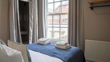 2 bedrooms, iron/ironing board, travel cot, WiFi