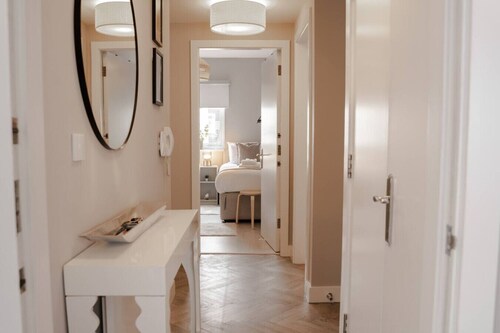 Stunning Chester apartment with canal views -for 6