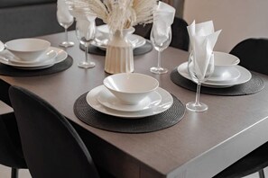 Dining - Fantastic City location Can sleep 6 Parking! (Cheshire West and Chester)