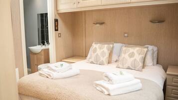 2 bedrooms, iron/ironing board, travel crib, free WiFi