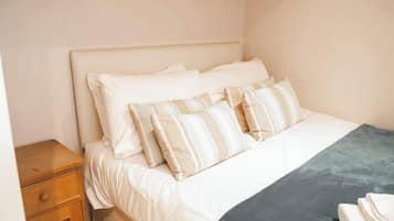 2 bedrooms, iron/ironing board, travel crib, free WiFi