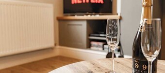 Charming Cottage close to Chester, Garden, Parking