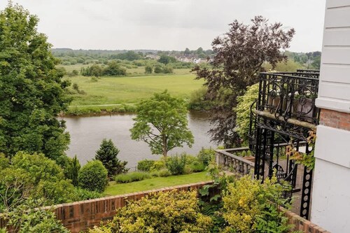 Enjoy river views with your coffee! Walk to town