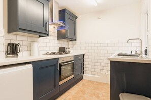 冰箱、微波炉、烤箱、炉灶