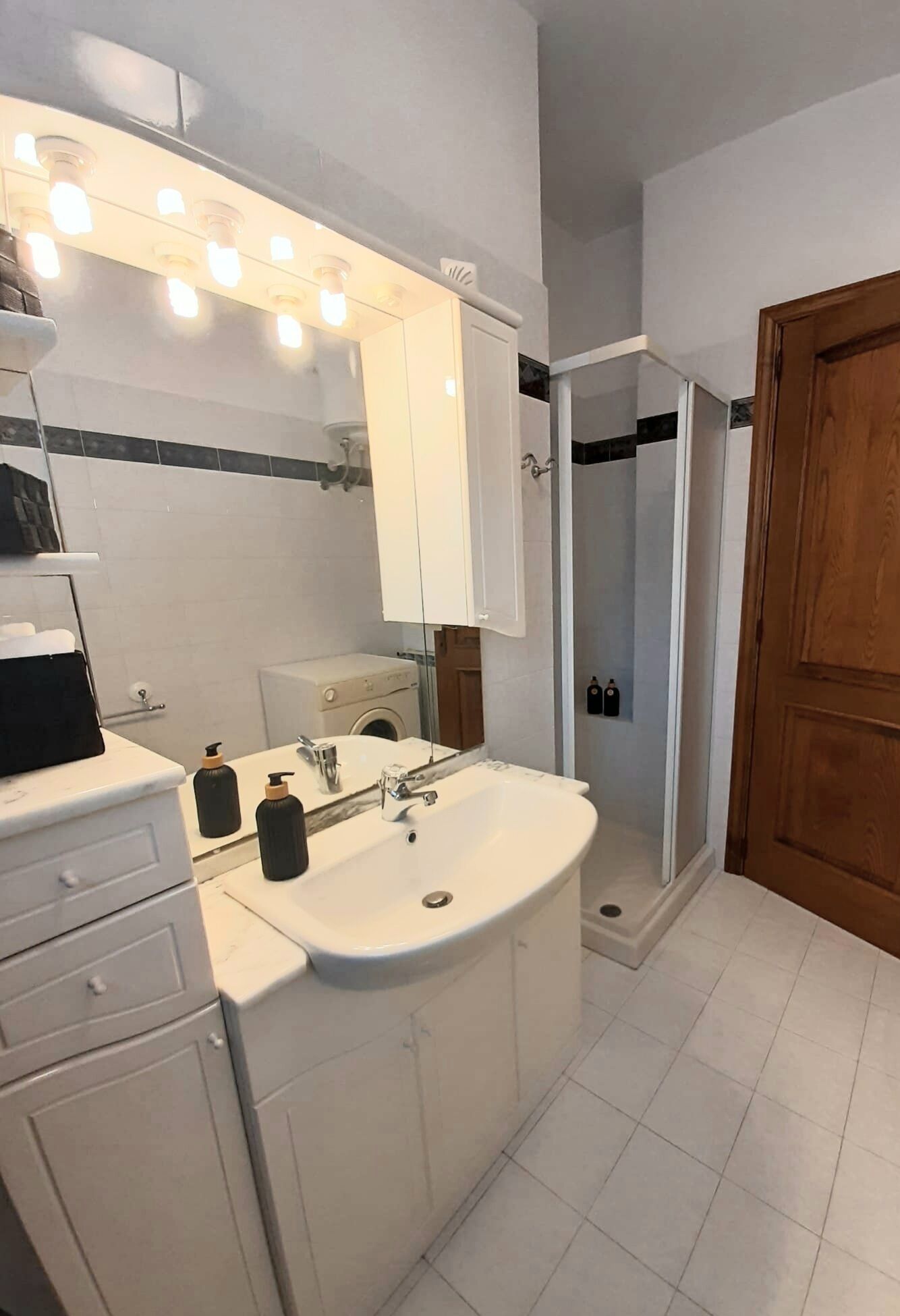 Doccia, asciugacapelli, bidet, asciugamani