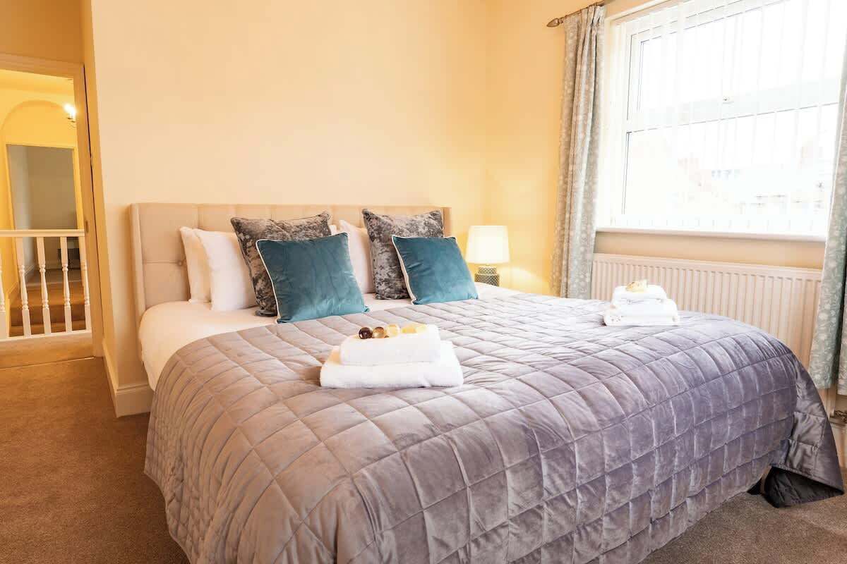 3 bedrooms, iron/ironing board, travel cot, free WiFi