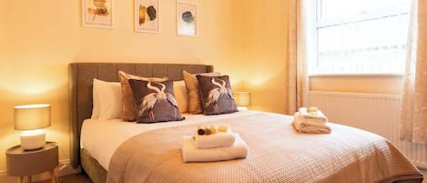 3 quartos, ferros/tábuas de passar roupa, berço de viagem