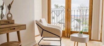 5 Bedroom Home, Sleeps 10, Nr Royal Liverpool Golf