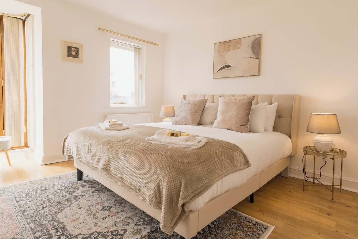 5 bedrooms, iron/ironing board, travel cot, free WiFi
