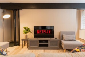 Smart TV - Stylish 3 BR home nr Chester - Perfect for groups (Tarvin)