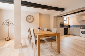 Dining - Stylish & modern terraced home Sleeps up to 11 (Tarvin)