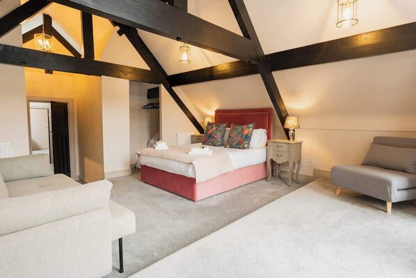 4 bedrooms, iron/ironing board, free WiFi, bed sheets - Well Decorated Home, Charming Village Location (Tarvin)