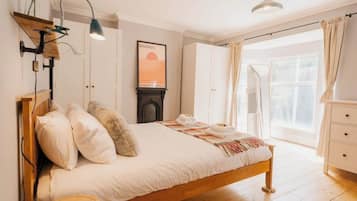 3 bedrooms, iron/ironing board, travel crib, free WiFi