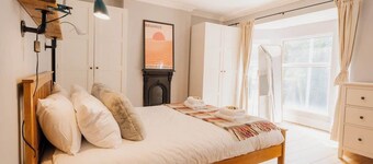 Sleeps 6, off street parking, close to city