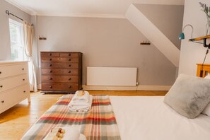 Unclassified image, 5 of 31, button