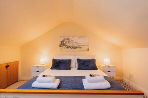 3 habitaciones, tabla de planchar con plancha y cuna de viaje 