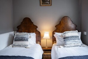 1 dormitorio, tabla de planchar con plancha, cuna de viaje y wifi