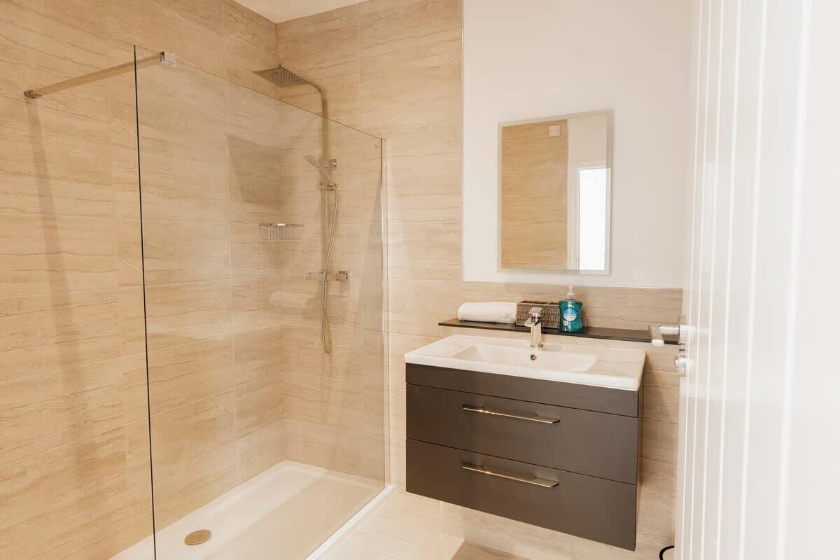Shower, hair dryer, shampoo