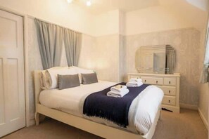 2 chambres, fer et planche à repasser, lit parapluie, Wi-Fi gratuit