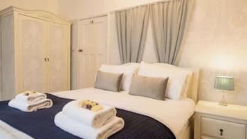 2 bedrooms, iron/ironing board, travel cot, free WiFi