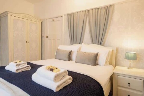 2 bedrooms, iron/ironing board, travel cot, free WiFi