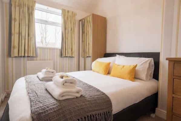 2 bedrooms, iron/ironing board, travel crib, free WiFi