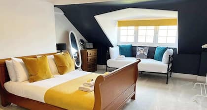8 person home in Hoylake - The Wirral Peninsula