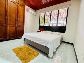 3 bedrooms, iron/ironing board, WiFi, bed sheets