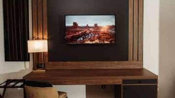 Junior Suite | Living area | Offices