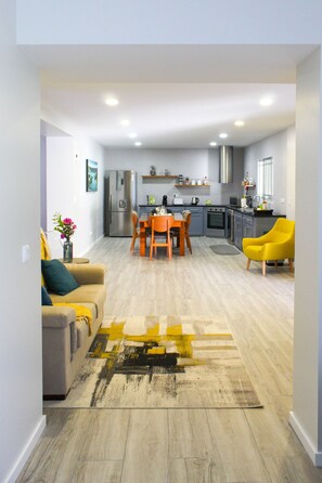 Flat-screen TV, fireplace - Dreamscape Villa (Ponta Delgada)