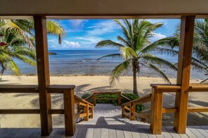 Property grounds - Life's A Beach

 (Utila)