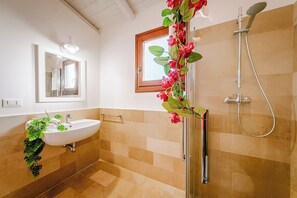 Shower, hair dryer, bidet, towels - Masseria Samali 14+4, Emma Villas (Leverano)