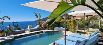 Luxurious Villa with sea view- swimming pool- close to the sea- garage - garden