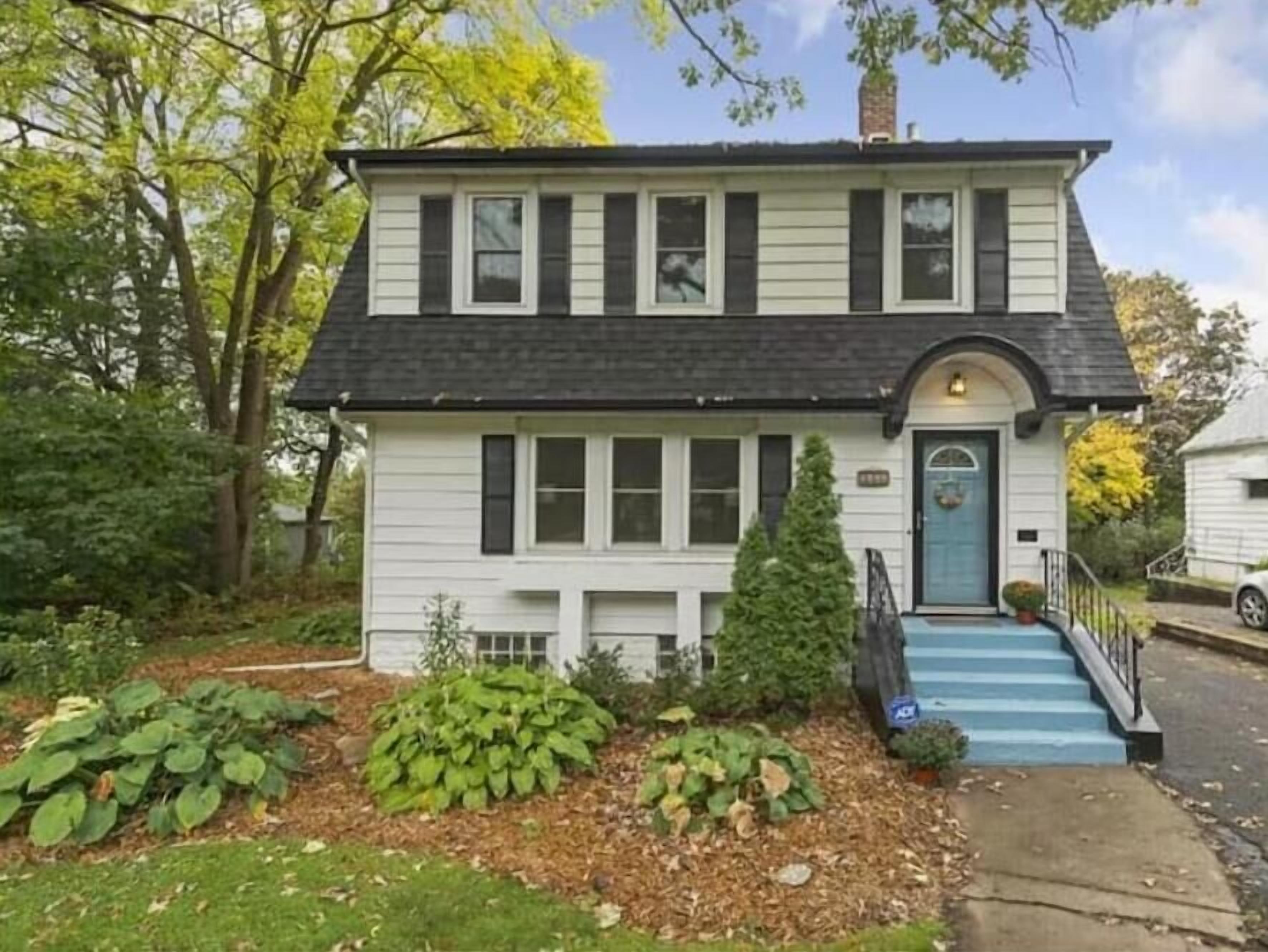 Charming Cottage with Hot Tub, Fire Pit, & Wooded Backyard