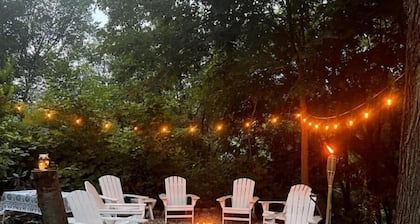 Charming Cottage with Hot Tub, Fire Pit, & Wooded Backyard
