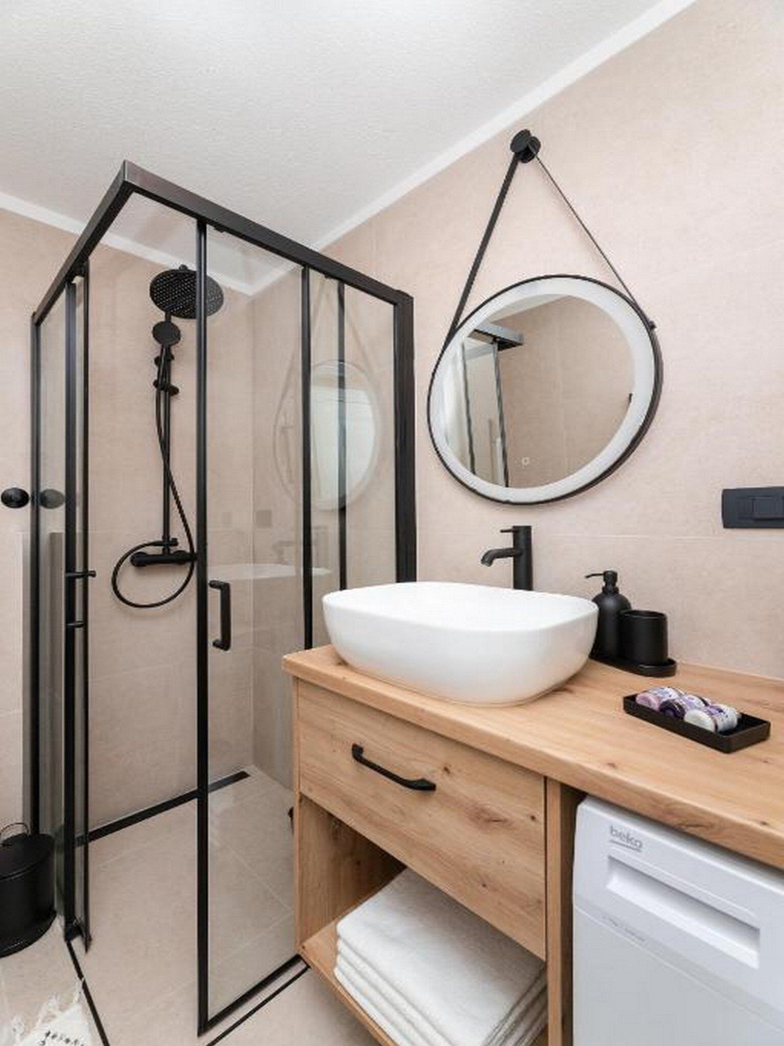 Biệt thự (Two Bedroom Villa with Swimming pool) | Phòng tắm | Buồng tắm vòi sen, khăn tắm 