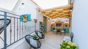 Villa (Two Bedroom Villa with Swimming pool) | Terraza o patio