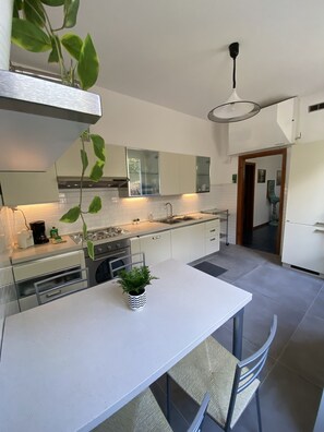 Fridge, microwave, oven, stovetop