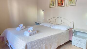 Standard Apartment | Travel crib, WiFi (free), bed sheets