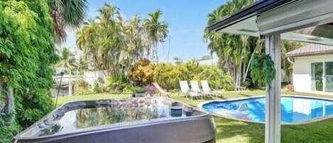 Tina de hidromasaje al aire libre